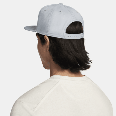 Gorra estructurada de visera redonda Nike Pro