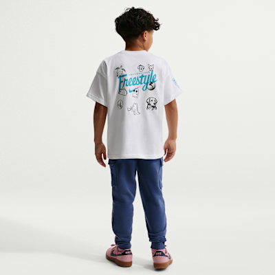Playera Max90 para niños talla grande Nike Club x Doernbecher Freestyle