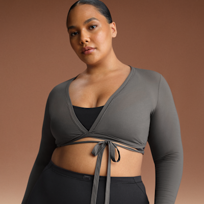 NikeSKIMS Weightless Layers Women's Long-Sleeve Wrap Top