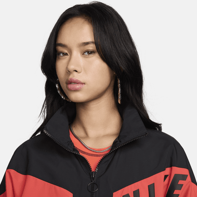 Nike Sportswear Damenjacke aus Webmaterial