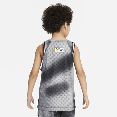 Playera estampada para niños talla pequeña Nike Culture of Basketball