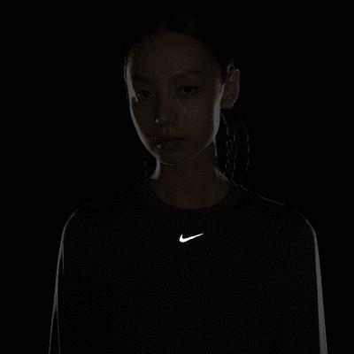 เสื้อวิ่งคอกลมผู้หญิง Nike Dri-FIT Swift Element UV