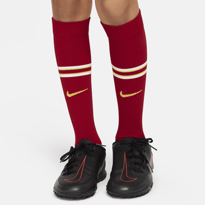 Conjunto de três peças de futebol de réplica Nike do equipamento principal Stadium Liverpool FC 2024/25 para criança