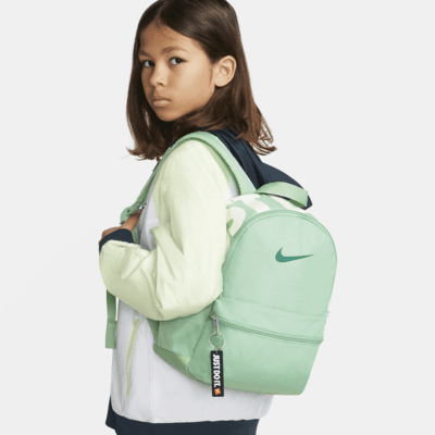 objetivo Plisado De Verdad Mochila para niños Nike Brasilia JDI (pequeña). Nike.com