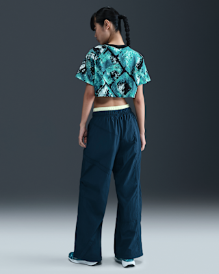 Nike 女款藝術家系列