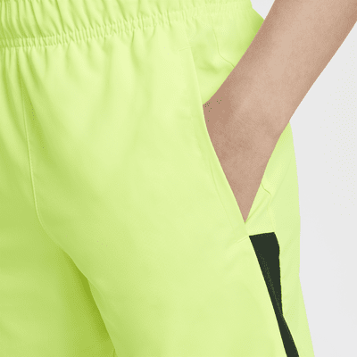 Shorts da training Nike Dri-FIT Challenger – Ragazzo