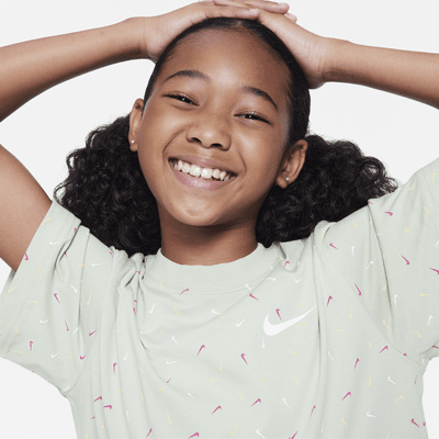 Nike Sportswear Older Kids' (Girls) T-Shirt. Nike CZ