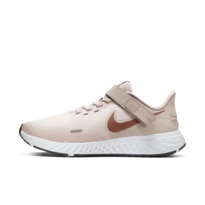 nike revolution 17