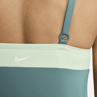 Top de tankini con cuello en V para mujer Nike Swim Essential