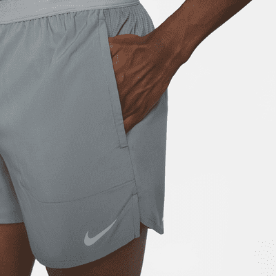 Shorts de correr Dri-FIT de 13 cm con forro de ropa interior para hombre Nike Stride