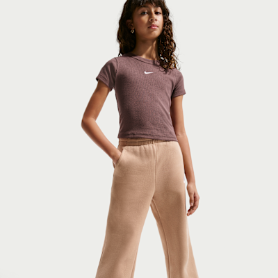 Nike Sportswear Kurzes, geripptes T-Shirt in schmaler Passform für ältere Kinder (Mädchen)