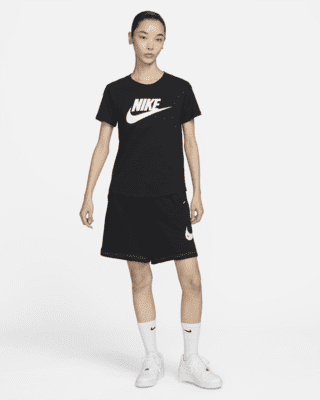 Nike Sportswear Essentials