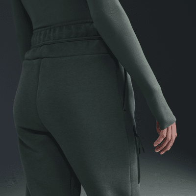 Nike Sportswear Tech Fleece joggebukse med mellomhøyt liv til dame