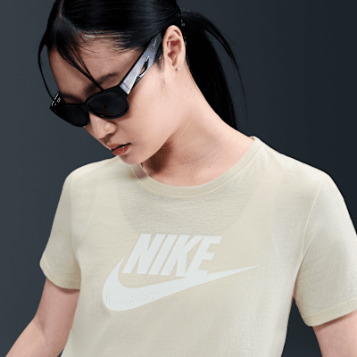 Nike Sportswear Essentials Women's Logo T-Shirt