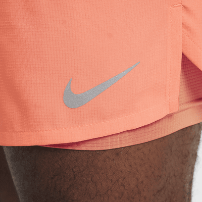 Nike Stride Dri-FIT 2-in-1-Laufshorts für Herren (ca. 18 cm)