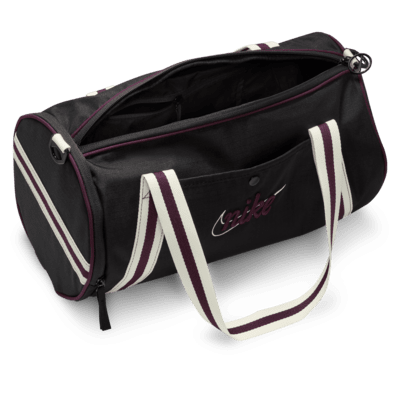 กระเป๋า Duffel สไตล์เรโทร Nike Heritage (13 ล.)