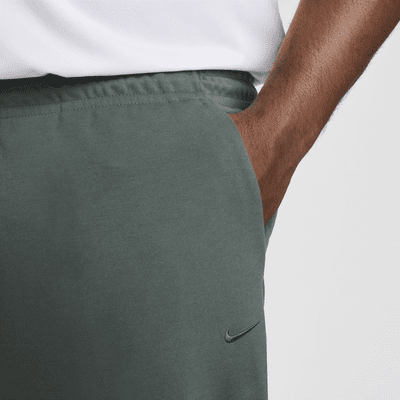 Pants Dri-FIT entallados versátiles con protección UV para hombre Nike Primary