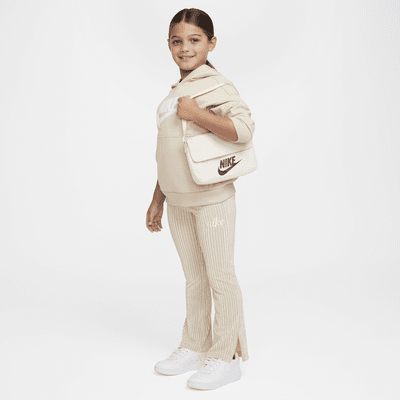 Pants de tela de canalé acampanados, ajustados y cómodos para niños talla pequeña Nike Sportswear