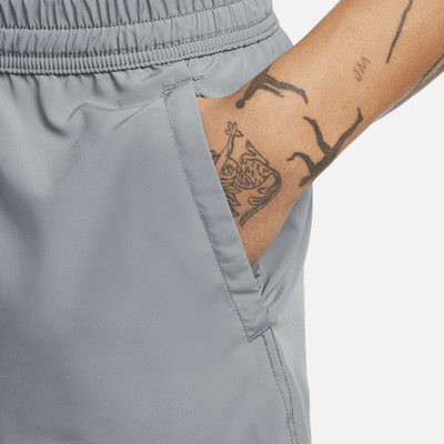 Shorts versátiles Dri-FIT de 23 cm sin forro para hombre Nike Form