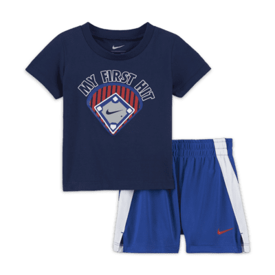 baby nike shorts and shirt