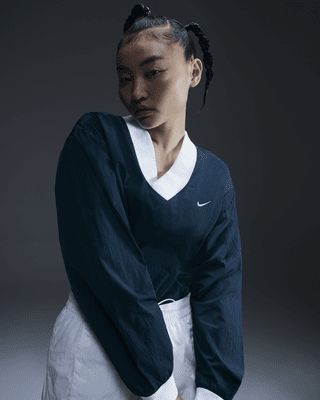 Женские  Nike Sportswear Essential Loose UV Woven Long-Sleeve V-Neck Top