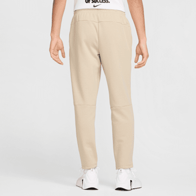 Pants de alto rendimiento Dri-FIT de pierna entallada con protección UV para hombre Nike Primary Fleece