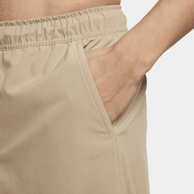 Shorts versátiles sin forro Dri-FIT de 23 cm para hombre Nike Unlimited