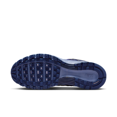 Buty damskie Nike P-6000 z akcentami odbijającymi światło