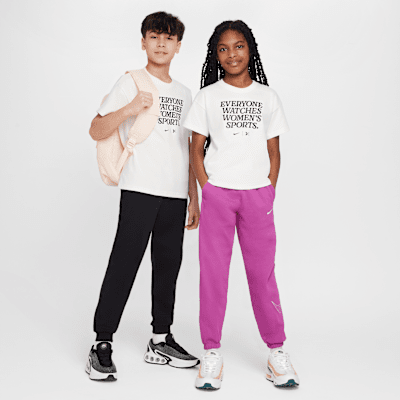 Playera para niños talla grande Nike by TOGETHXR Everyone Watches Women's Sports™