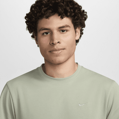 Playera versátil de manga corta para hombre Nike Primary