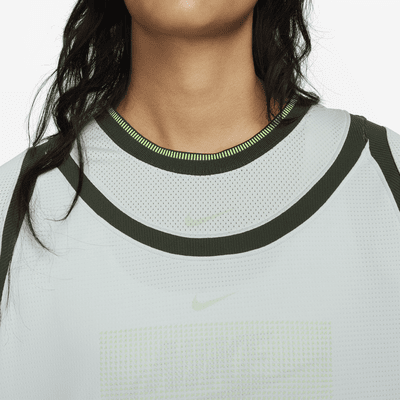 Playera de manga larga Nike ISPA. Nike.com