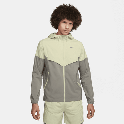 Chamarra de correr Repel para hombre Nike Windrunner