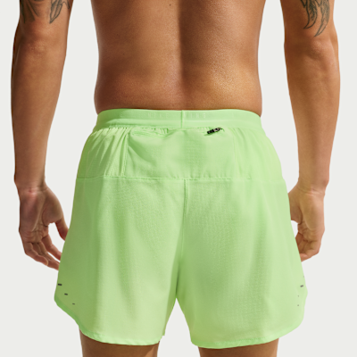 Short de running avec sous-short intégré Dri-FIT Nike Stride 13 cm pour homme