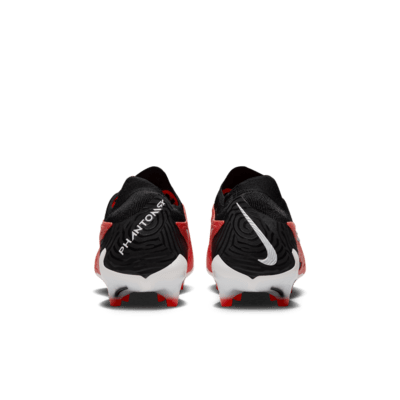 Tacos de fútbol de corte low para terreno firme Nike Phantom GX Elite