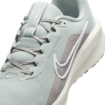 Tenis de correr en pavimento para hombre Nike Downshifter 13