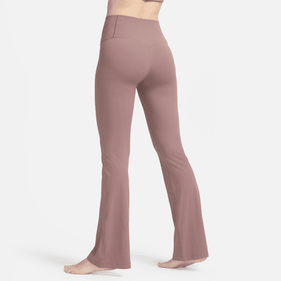 Leggings de tiro alto acampanados para mujer Nike Zenvy