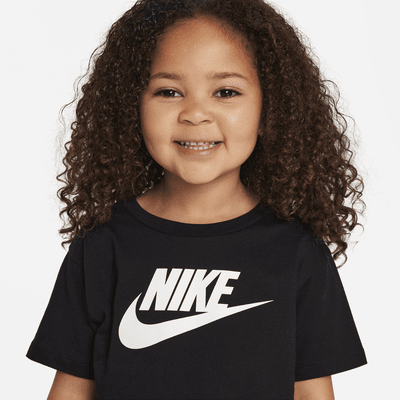 Playera de corte cuadrado infantil Nike Club