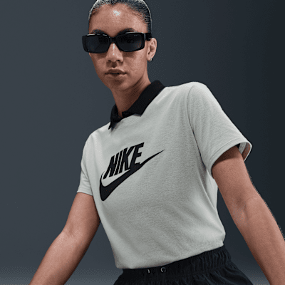 Nike Sportswear Essentials Playera con logotipo para mujer