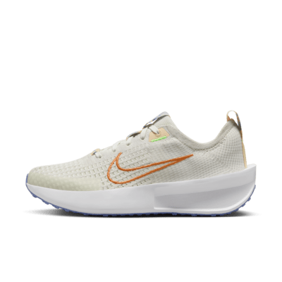 Tenis de correr en pavimento para mujer Nike Interact Run