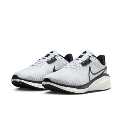 Tenis de correr en carretera para mujer (extraancho) Nike Vomero 17