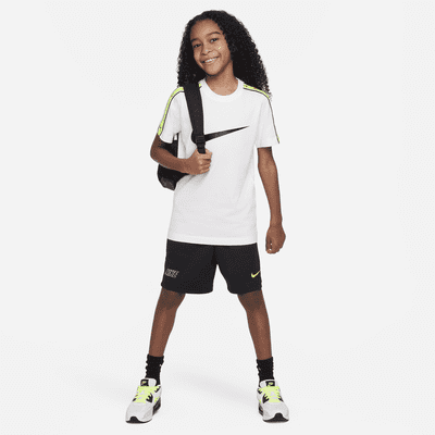 Nike Sportswear Repeat Older Kids' (Boys') T-Shirt. Nike MY