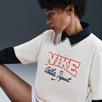 Playera de manga corta con gráfico holgada para mujer Nike Sportswear
