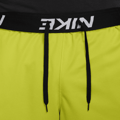 Shorts versátiles Dri-FIT de 18 cm sin forro para hombre Nike Totality