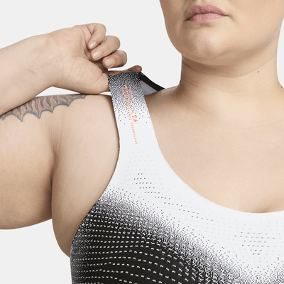 Brassière de sport non rembourrée à maintien supérieur Nike Swoosh Flyknit pour femme