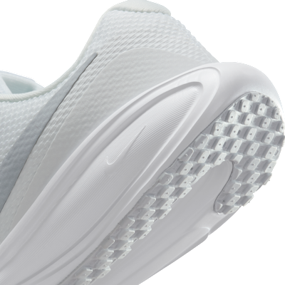 Tenis de correr en pavimento para mujer (extraanchos) Nike Revolution 8