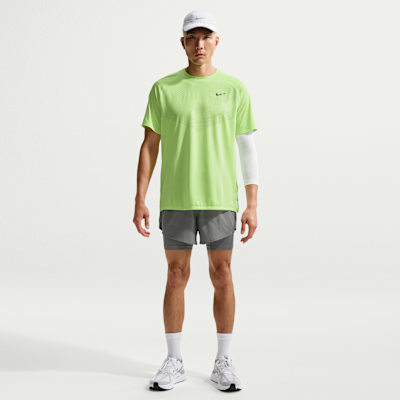 Nike Stride Dri-FIT 13 cm Hibrit Erkek Koşu Şortu