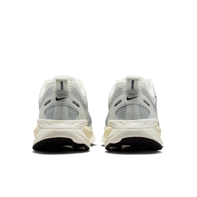 Nike Vomero 18 Women's Road Running Shoes (Extra Wide)