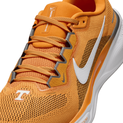 Tenis de correr en pavimento universitarios Nike para hombre Tennessee Pegasus 41