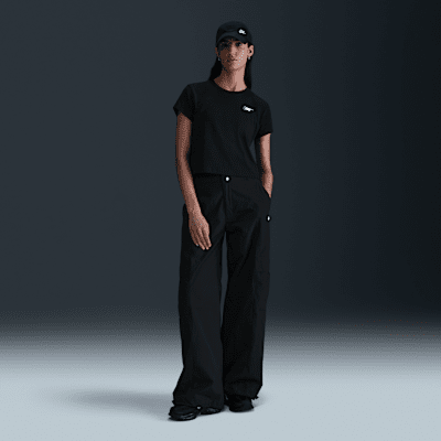 Playera de manga corta con gráfico cropped para mujer Nike Sportswear Club