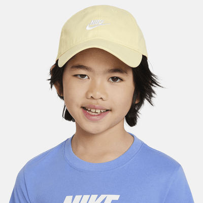 Gorra Futura con visera curva para niños talla pequeña Nike